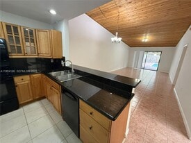 3325 Oak Dr, Unit TOWNHOUSE in Hollywood, FL - Building Photo