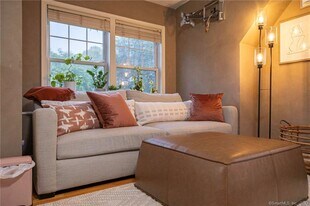 160 Glenbrook Rd in Stamford, CT - Building Photo