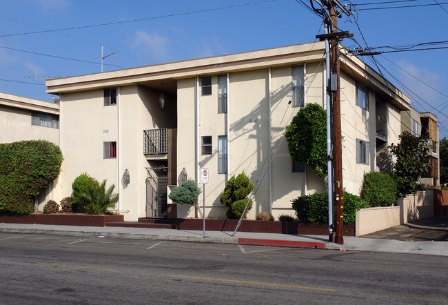 235 W Queen St in Inglewood, CA - Foto de edificio - Building Photo