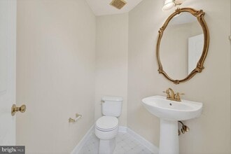 6652 Debra Lu Way in Springfield, VA - Building Photo - Building Photo