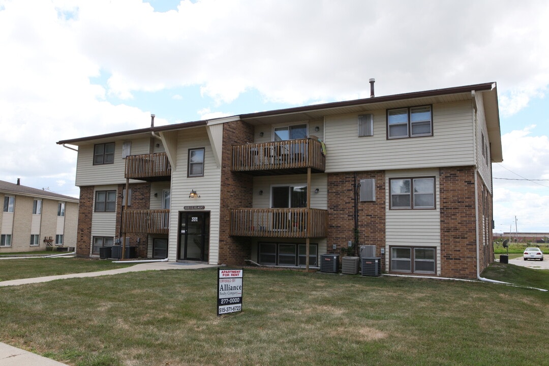 PineTree Apartments in Ankeny, IA - Foto de edificio