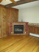 235 Pleasant St, Unit 1 in Southbridge, MA - Foto de edificio - Building Photo