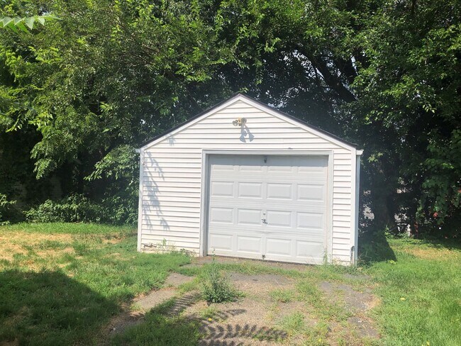 1627 Miami Ct NE in Canton, OH - Building Photo - Building Photo