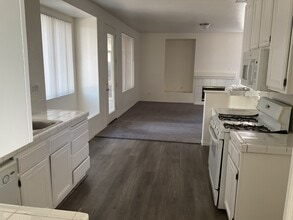 4799 Zanzibar Ln in Las Vegas, NV - Building Photo - Building Photo