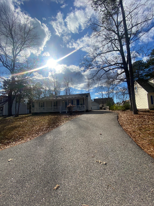 4007 Frederick Farms Dr in Midlothian, VA - Building Photo