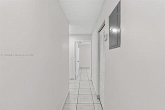 5645 Taft St in Hollywood, FL - Building Photo - Building Photo