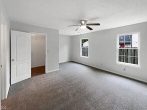 930 Eagle Brook Dr in Shelbyville, IN - Building Photo - Building Photo
