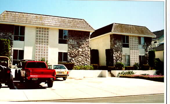 1955 Thomas Ave in San Diego, CA - Foto de edificio - Building Photo