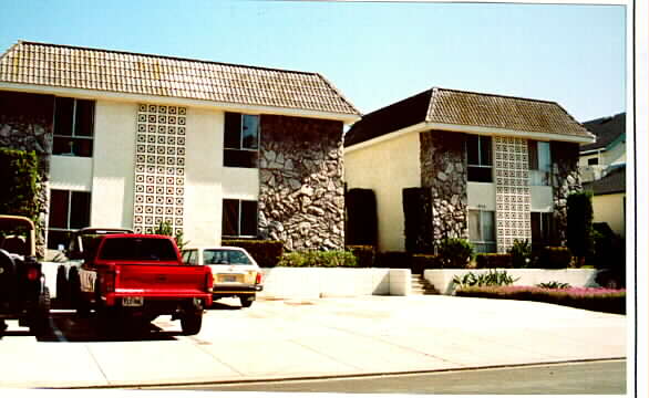 1955 Thomas Ave in San Diego, CA - Building Photo - Building Photo