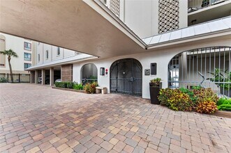350 Golden Gate Point in Sarasota, FL - Building Photo - Building Photo