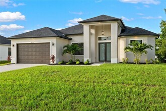 4715 6th St W in Lehigh Acres, FL - Building Photo - Building Photo