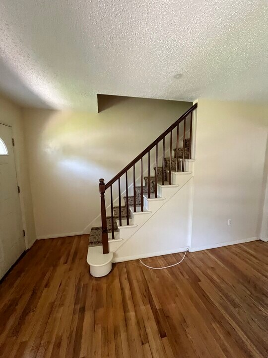 37 Nicholas Dr, Unit 37 Nicholas Dr Bristol CT in Bristol, CT - Building Photo