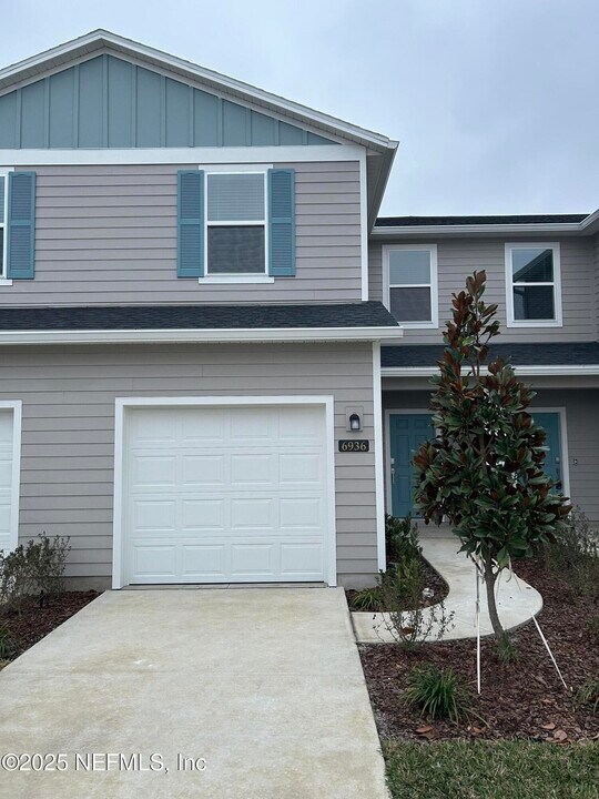 6936 Golden Monarch Ave in Jacksonville, FL - Foto de edificio