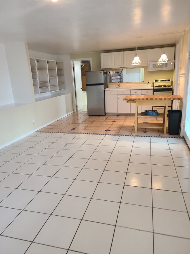 5831 Adelaide Ave, Unit back apartment in San Diego, CA - Building Photo - Building Photo