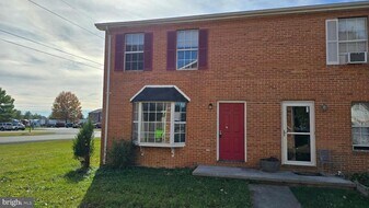 214 Nottoway Dr in Stephens City, VA - Building Photo