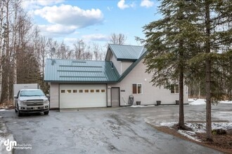 6861 W Vandenburg Dr in Wasilla, AK - Building Photo - Building Photo