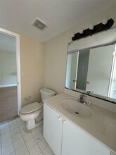 4215 N University Dr, Unit 315 in Sunrise, FL - Building Photo - Building Photo