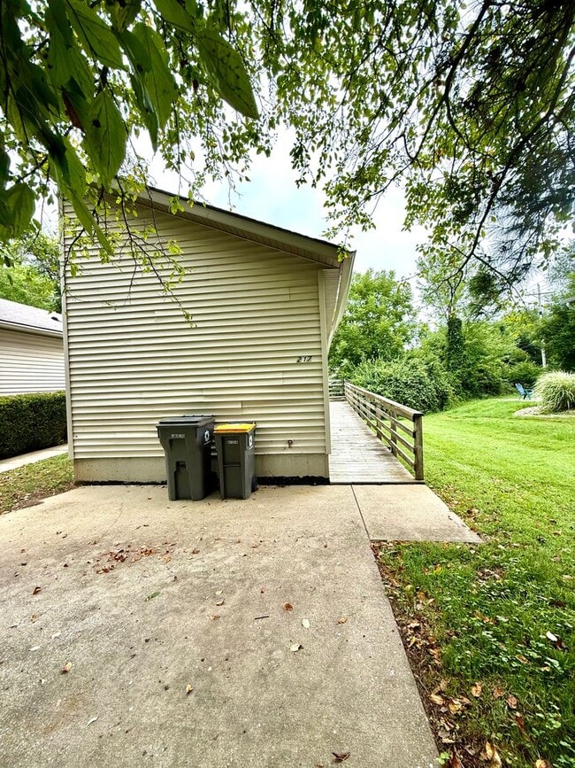 217 S Roosevelt St in Bloomington, IN - Building Photo - Building Photo