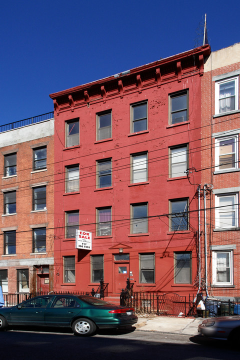 136 Dikeman St in Brooklyn, NY - Building Photo