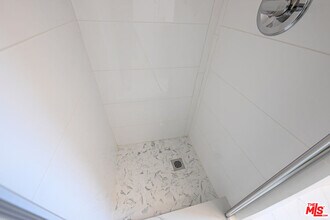 1068 S Wooster St in Los Angeles, CA - Building Photo - Building Photo