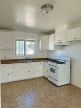 447 E 61st St, Unit #4 in Long Beach, CA - Building Photo - Building Photo