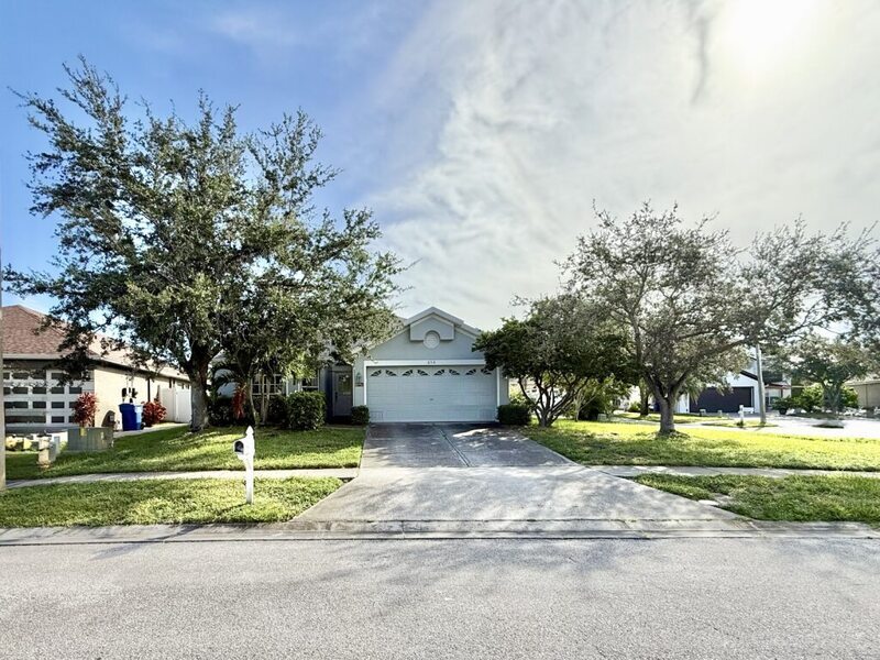 854 Addison Dr NE in St. Petersburg, FL - Building Photo