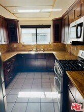 221 S Gale Dr in Beverly Hills, CA - Foto de edificio - Building Photo