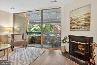 1729 S Hayes St in Arlington, VA - Building Photo - Building Photo