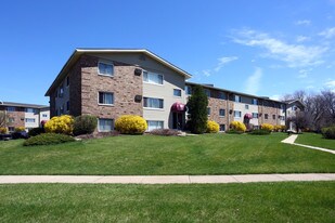 The Woodlands of Crest Hill in Crest Hill, IL - Building Photo