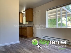 1713 S 43rd St in Tacoma, WA - Building Photo - Building Photo