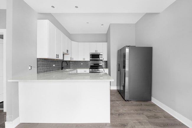 1035 N Washtenaw Ave, Unit #1 in Chicago, IL - Foto de edificio - Building Photo