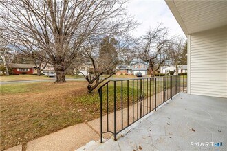 129 W Ridge Dr in West Hartford, CT - Building Photo - Building Photo
