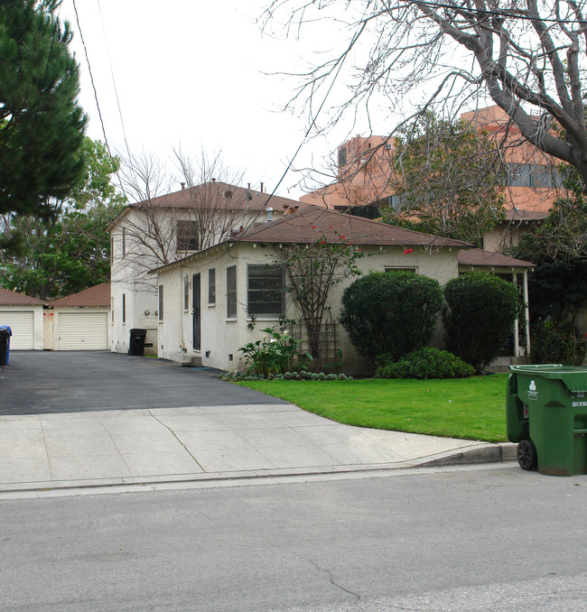 4712 Vantage Ave in Valley Village, CA - Foto de edificio - Building Photo