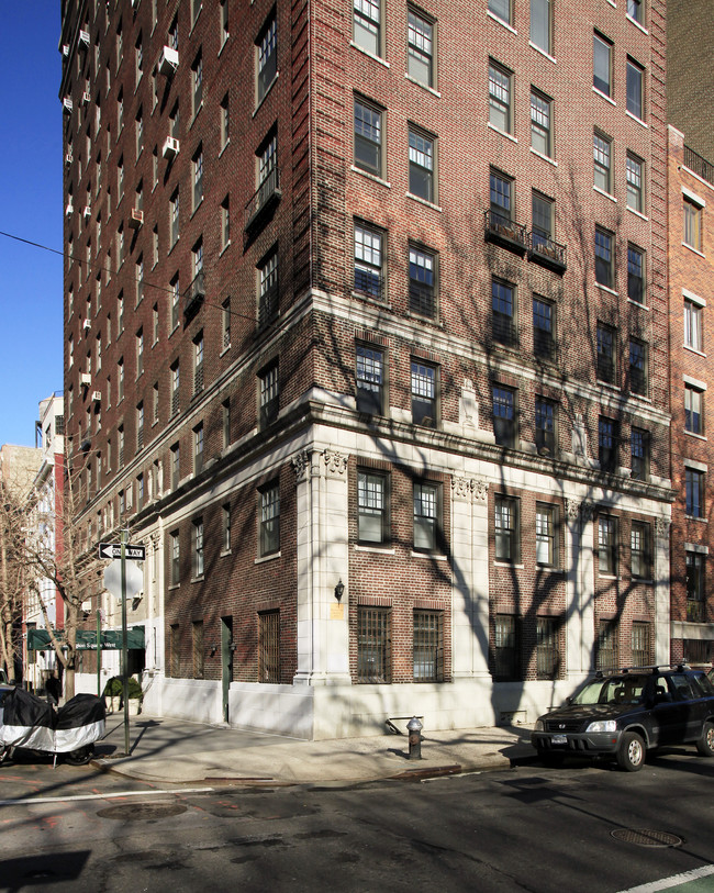 32 Washington Sq W in New York, NY - Foto de edificio - Building Photo