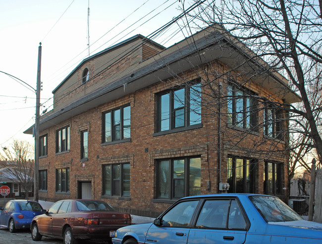 401 Ada St in Cincinnati, OH - Foto de edificio - Building Photo