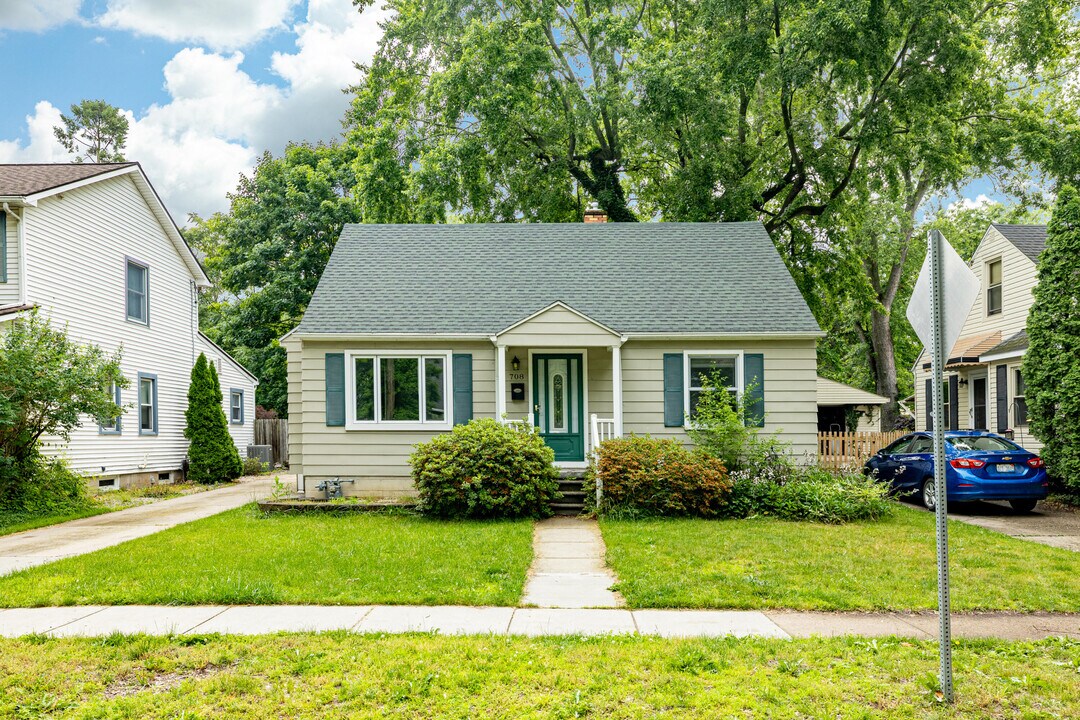 708 Dwight St in Ypsilanti, MI - Foto de edificio