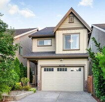 8826 SW Spruce St in Tigard, OR - Building Photo