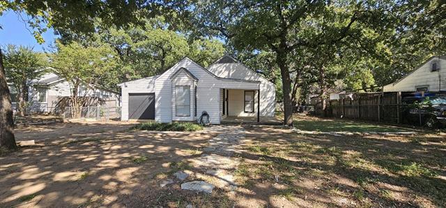 1116 Oak Knoll Dr in Fort Worth, TX - Building Photo