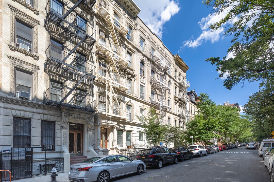 153 W 80th St in New York, NY - Foto de edificio
