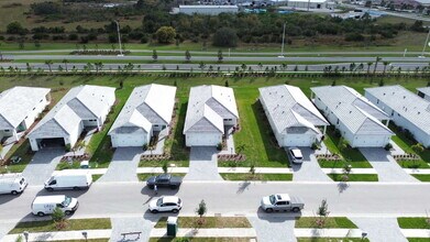 8173 Sternway Rd in Sarasota, FL - Building Photo - Building Photo