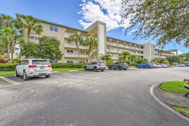 2404 Antigua Cir in Coconut Creek, FL - Building Photo - Building Photo