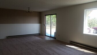 242 NW Sunrise Dr, Unit Lower