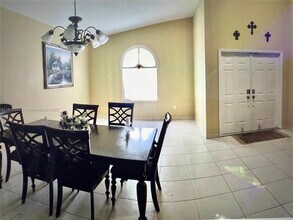 8915 NW 164th St in Miami Lakes, FL - Building Photo - Building Photo