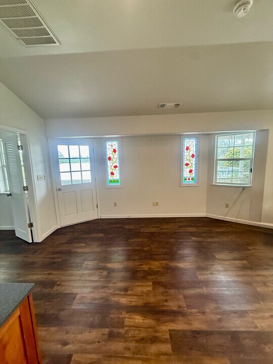 16083 Indian Springs Ranch Rd in Grass Valley, CA - Building Photo