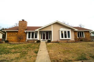 736 Henry Ave in Ballwin, MO - Building Photo