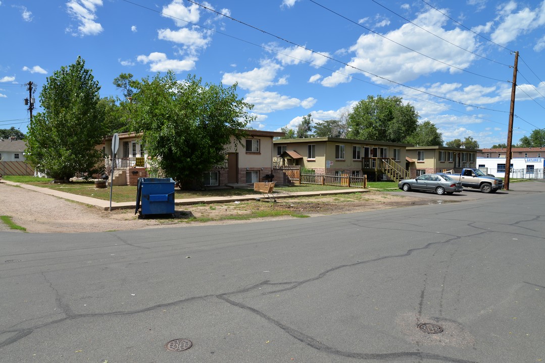 1435 Depew St in Lakewood, CO - Foto de edificio