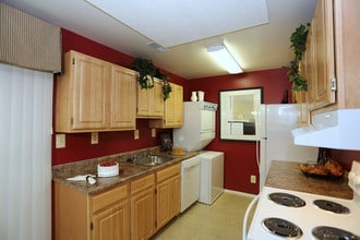 Howard Hills Townhomes in Savage, MD - Building Photo - Interior Photo