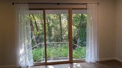 1406 Eastus Dr in Dallas, TX - Building Photo - Building Photo