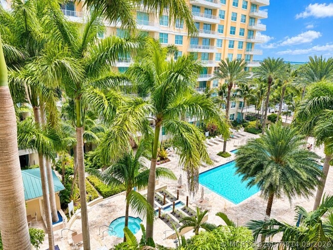 property at 625 Casa Loma Blvd
