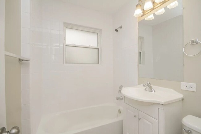 5340 Lee St in Skokie, IL - Building Photo - Building Photo